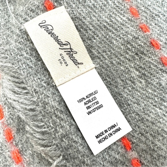 NWT Universal Thread Grey Oblong Scarf with Coral Colored Stripe - Picture 8 of 8
